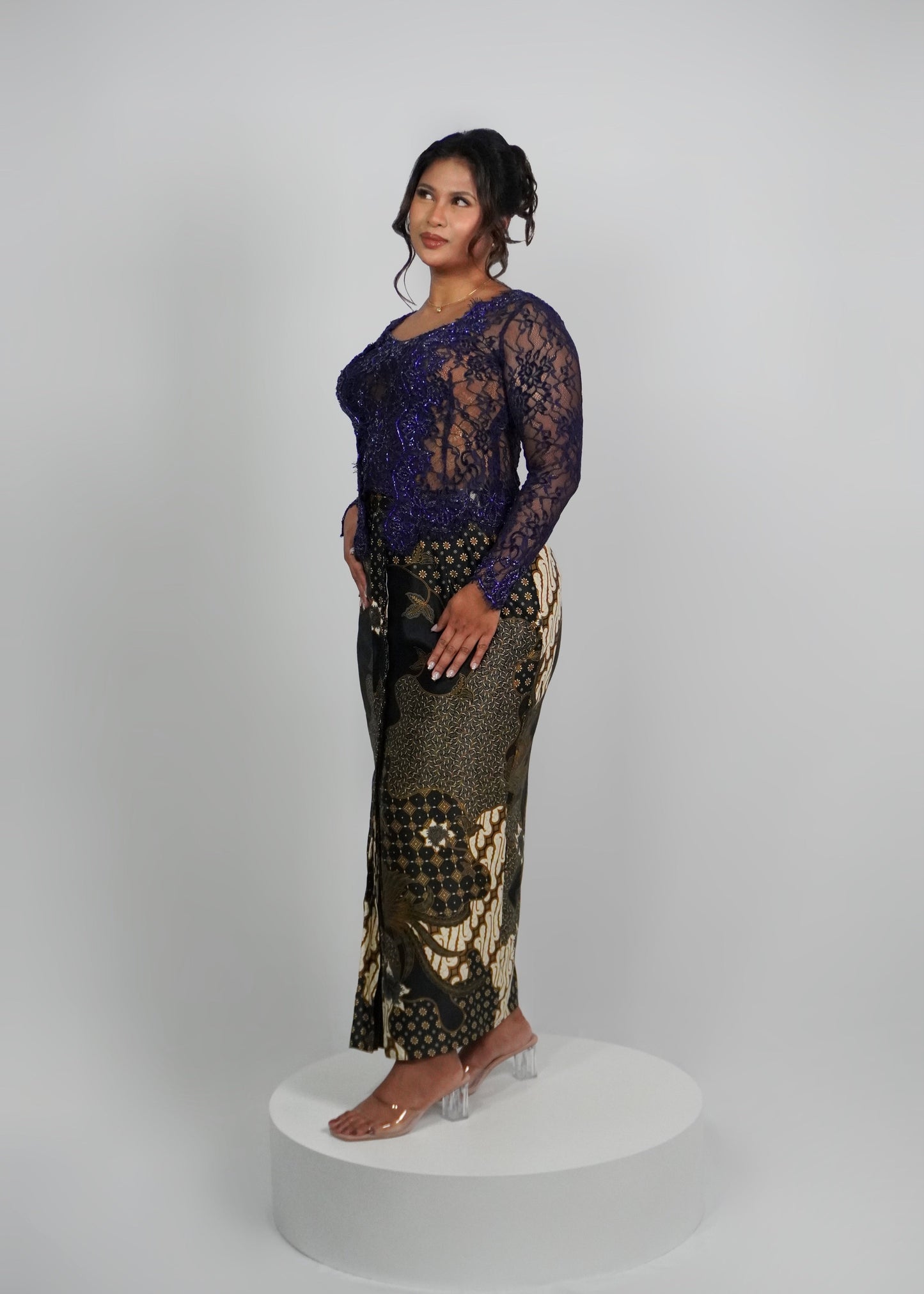 Maya Velvet Kebaya - Navy